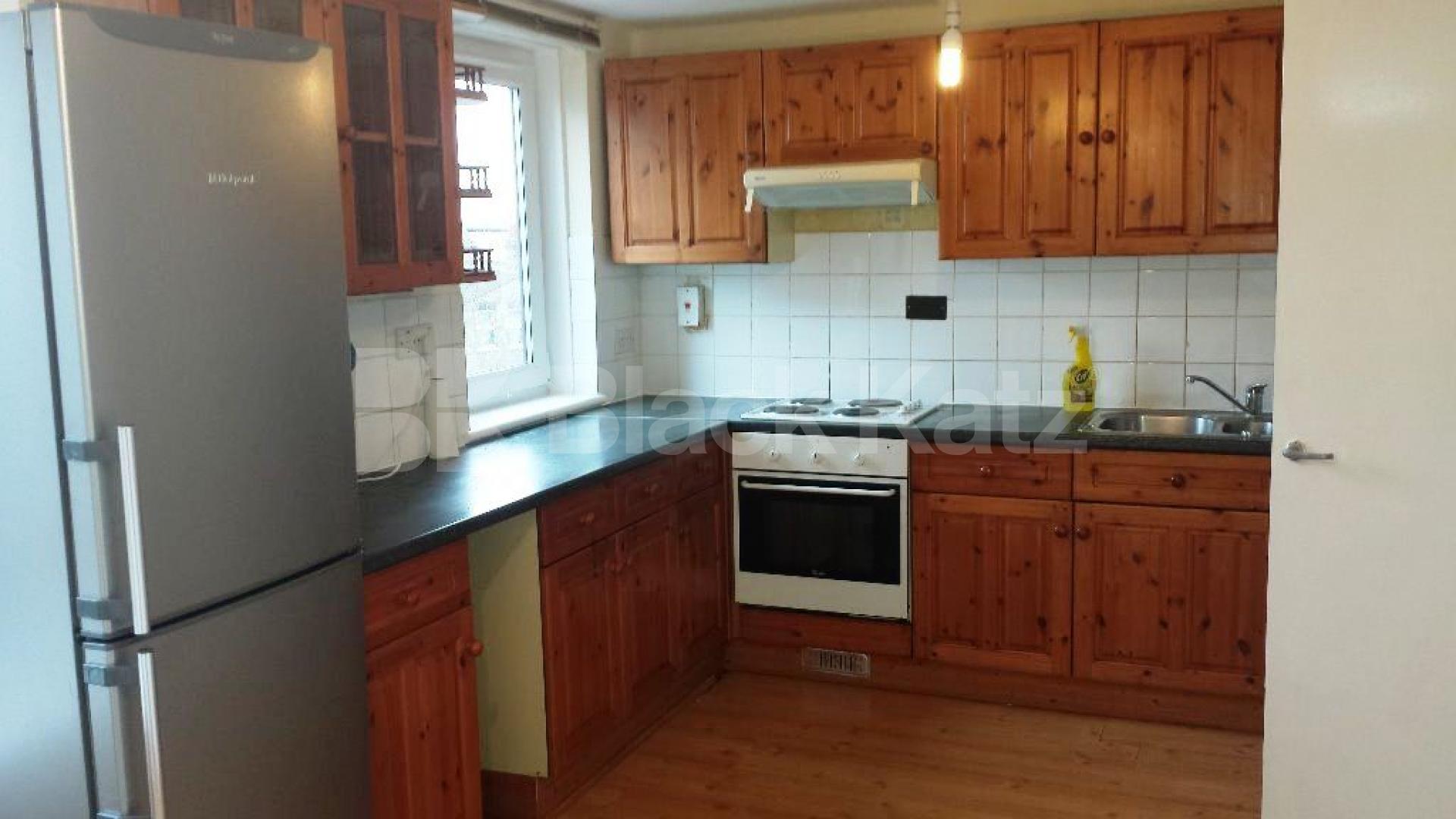 			3 Bedroom, 1 bath, 1 reception Flat			 The Sandlings, Wood Green
